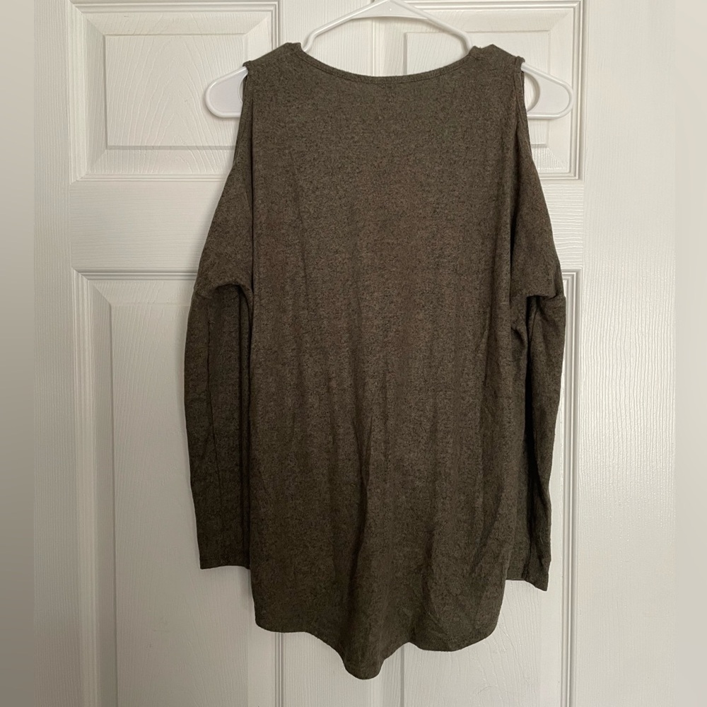 Design Lab Lord & Taylor Green V-Neck Long sleeve Top - Picture 6 of 6